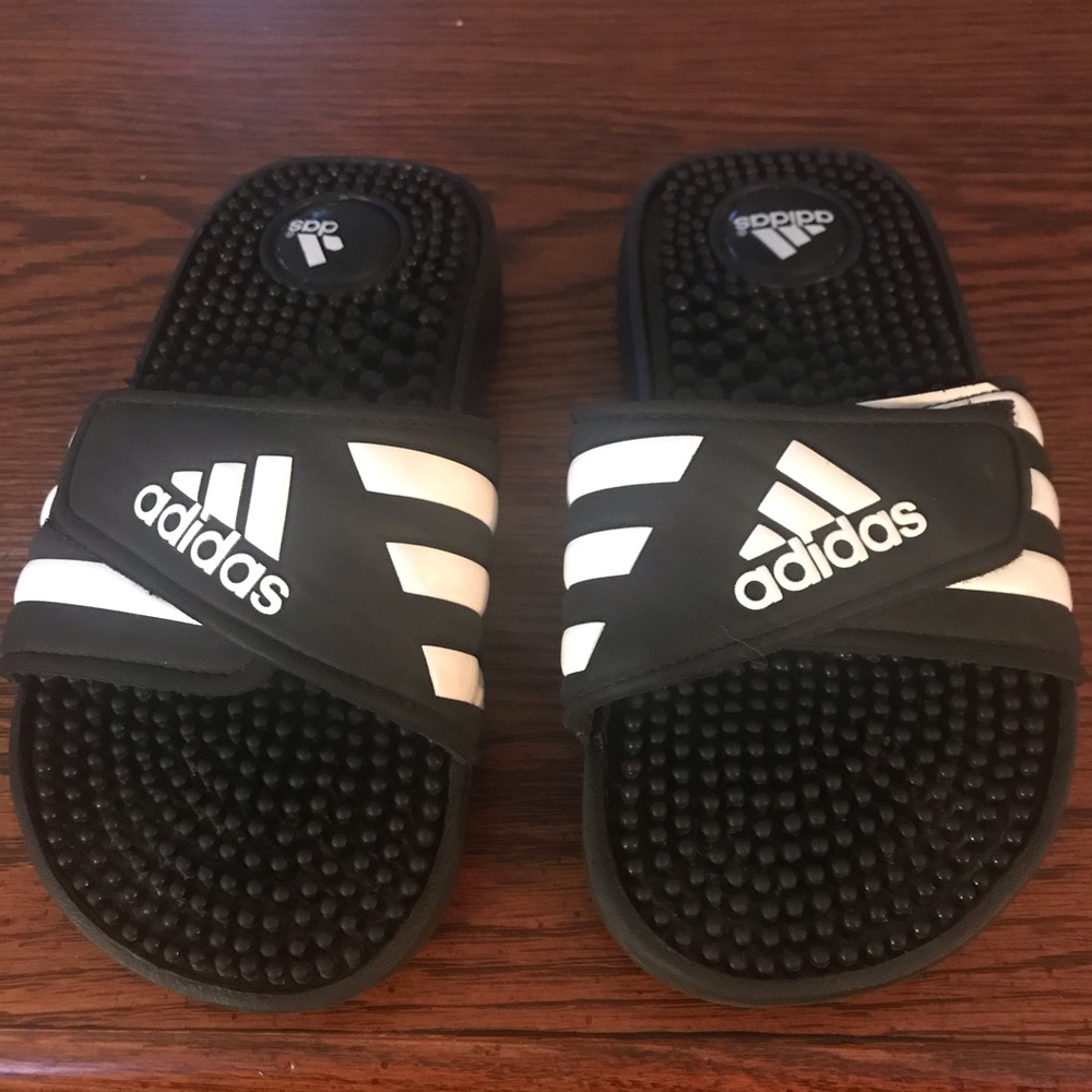 Adidas Slides massaging foot size 12 little kid